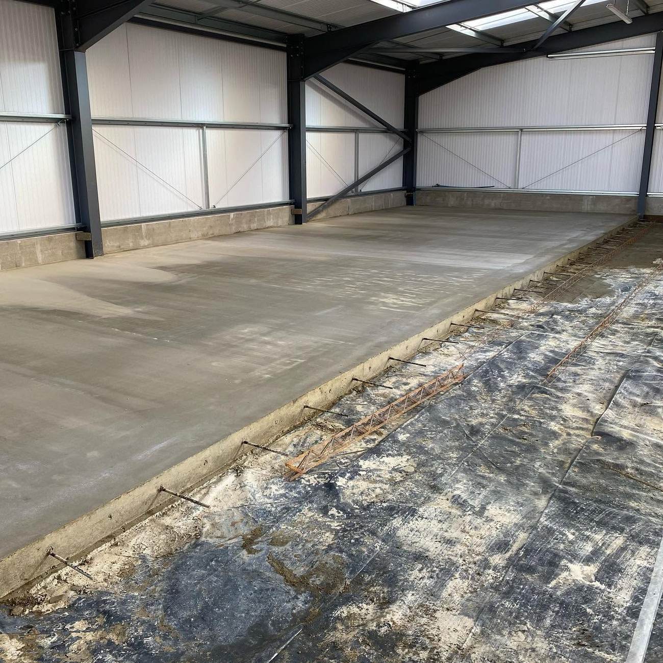 Finished power-floated concrete slab