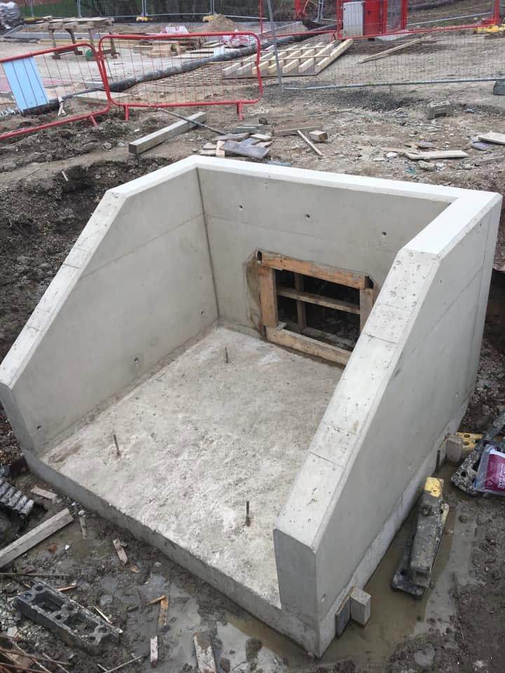 Finished swimming pool corner, reinforced concrete shell