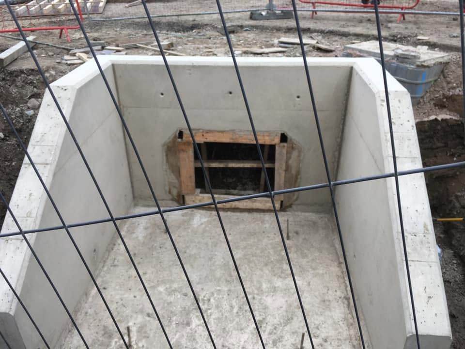 Formwork at a swimming pool corner